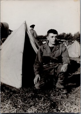 Photo d'André MOCCAND dans un camp militaire