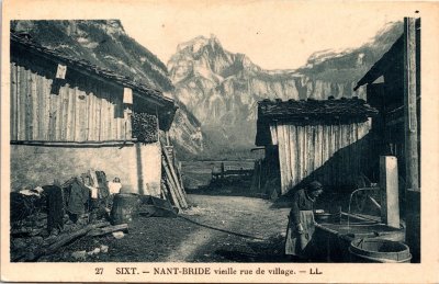 Carte postale dans les rues du village de Nambride