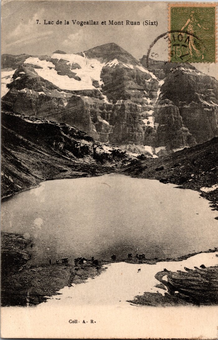 Photo vue sur le lac de la Vogealle et le Mont Ruan