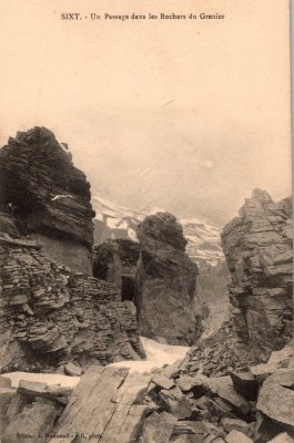 Photo dans un passage dans les Rochers du Grenier