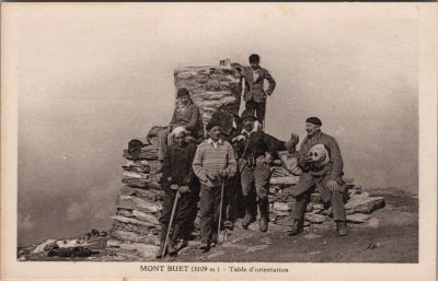 Photo de groupe à coté de la table d'orientation au Buet