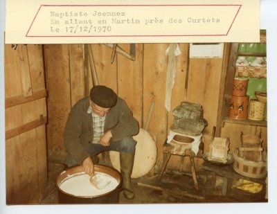 Baptiste JOENNOZ transformant la tomme